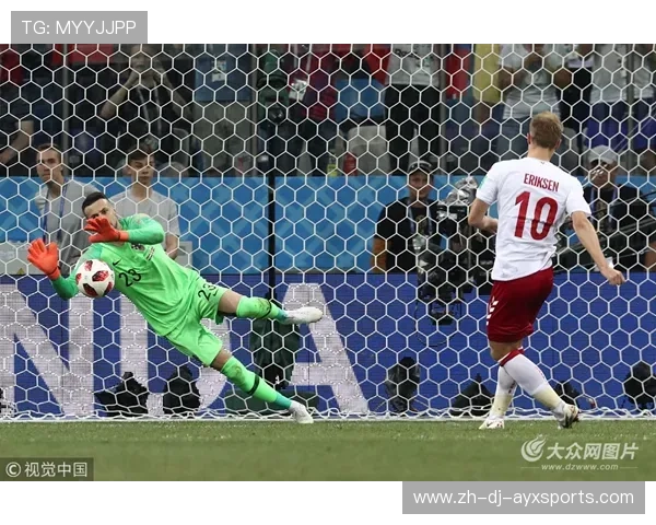 守门员与门将教练共同分析对手点球习惯，训练更有针对性