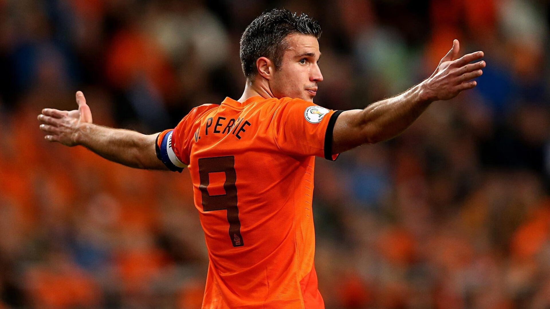 世界杯：“神秘嘉宾”Pelé球迷马赛克画在多场比赛球迷席现身致敬球王